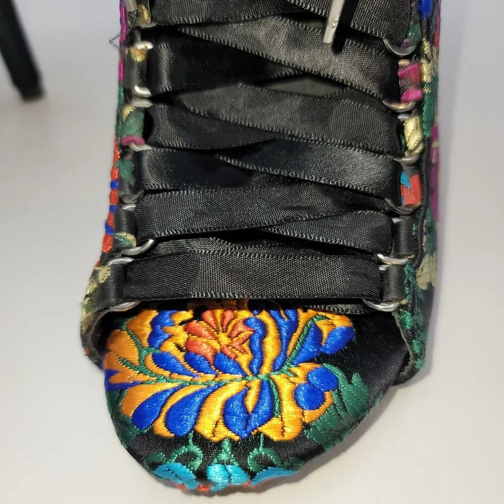 Steve Madden Fuego Embroidered Floral Lace-Up Peep-Toe Stiletto Booties Size 7
